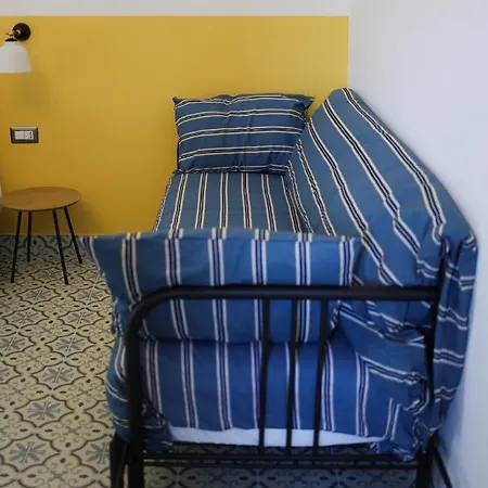 La Casa Del Bosco - Unique Two Floors House With Garden בית נופש נאפולי